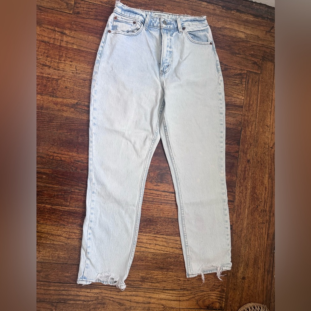 Abercrombie & Fitch Light Wash Cropped Jeans - Curve Love Mom fit